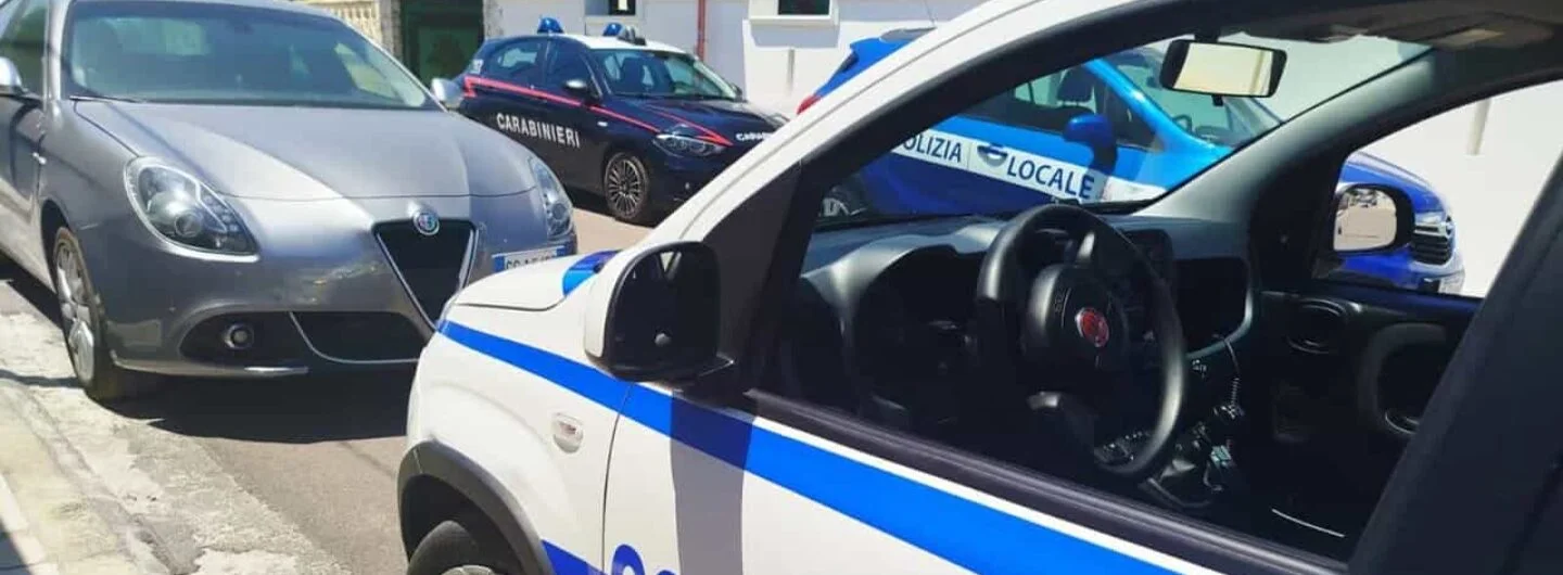 Le pattuglie di Cosmopol, carabinieri e Polizia Locale intorno all'Alfa Giulietta